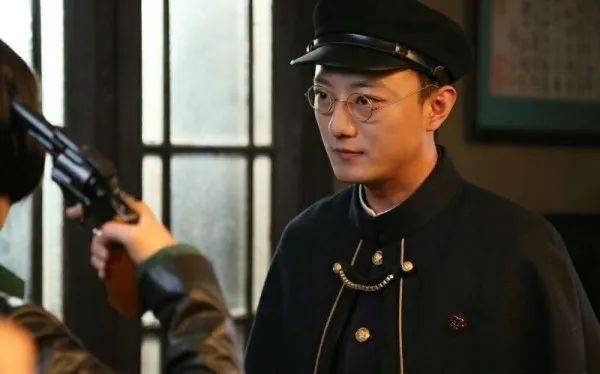 《狂飙》配角开启捞金之路!赚钱不寒碜,可急功近利的吃相太磕碜 《狂飙》配角开启捞金之路!赚钱不寒碜,可急功近利的吃相太磕碜