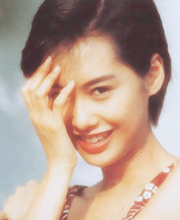 52岁朱茵现状：住深山残屋，开97年破车，她活成了娱乐圈李子柒