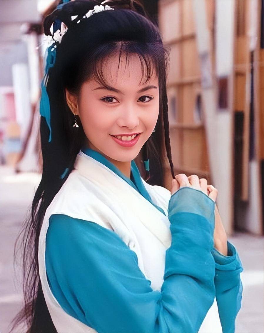 52岁朱茵现状：住深山残屋，开97年破车，她活成了娱乐圈李子柒