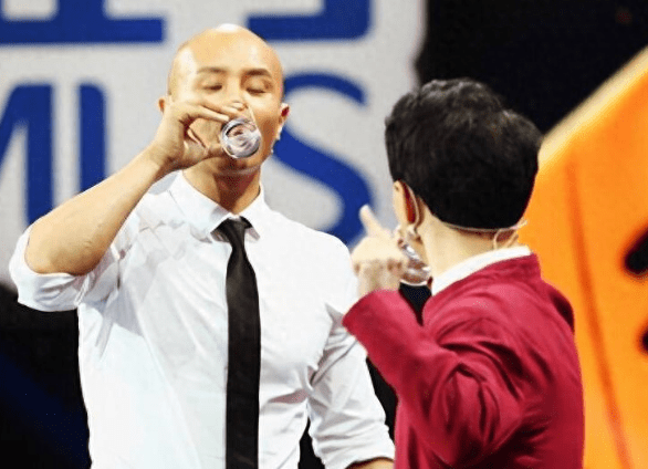 乐嘉为李玟发声！自曝耍酒疯真相，揭露节目被封杀原因，信息量大