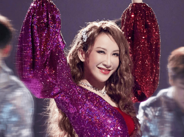 好声音冠军揭黑幕！烧证书、砸奖杯称梦想是空洞，网友：抵制蓝台