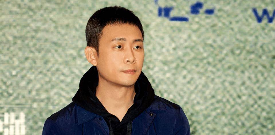 张译路演风波:拒签《狂飙》书与穿马面裙,武汉现场表情引发热议 张译路演风波:拒签《狂飙》书与穿马面裙,武汉现场表情引发热议