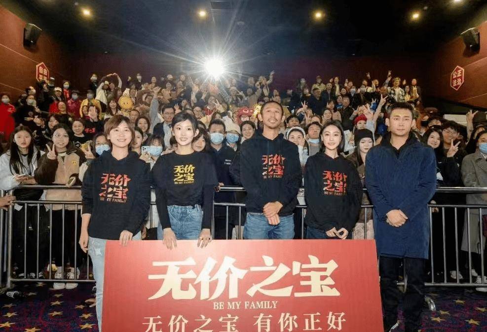 张译路演风波:拒签《狂飙》书与穿马面裙,武汉现场表情引发热议 张译路演风波:拒签《狂飙》书与穿马面裙,武汉现场表情引发热议