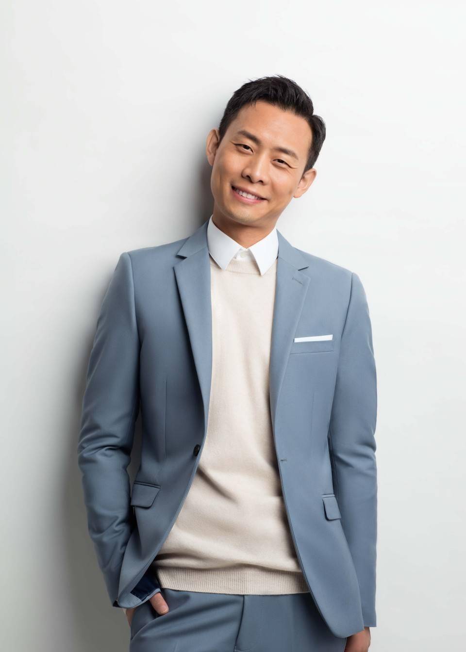 张译路演风波:拒签《狂飙》书与穿马面裙,武汉现场表情引发热议 张译路演风波:拒签《狂飙》书与穿马面裙,武汉现场表情引发热议